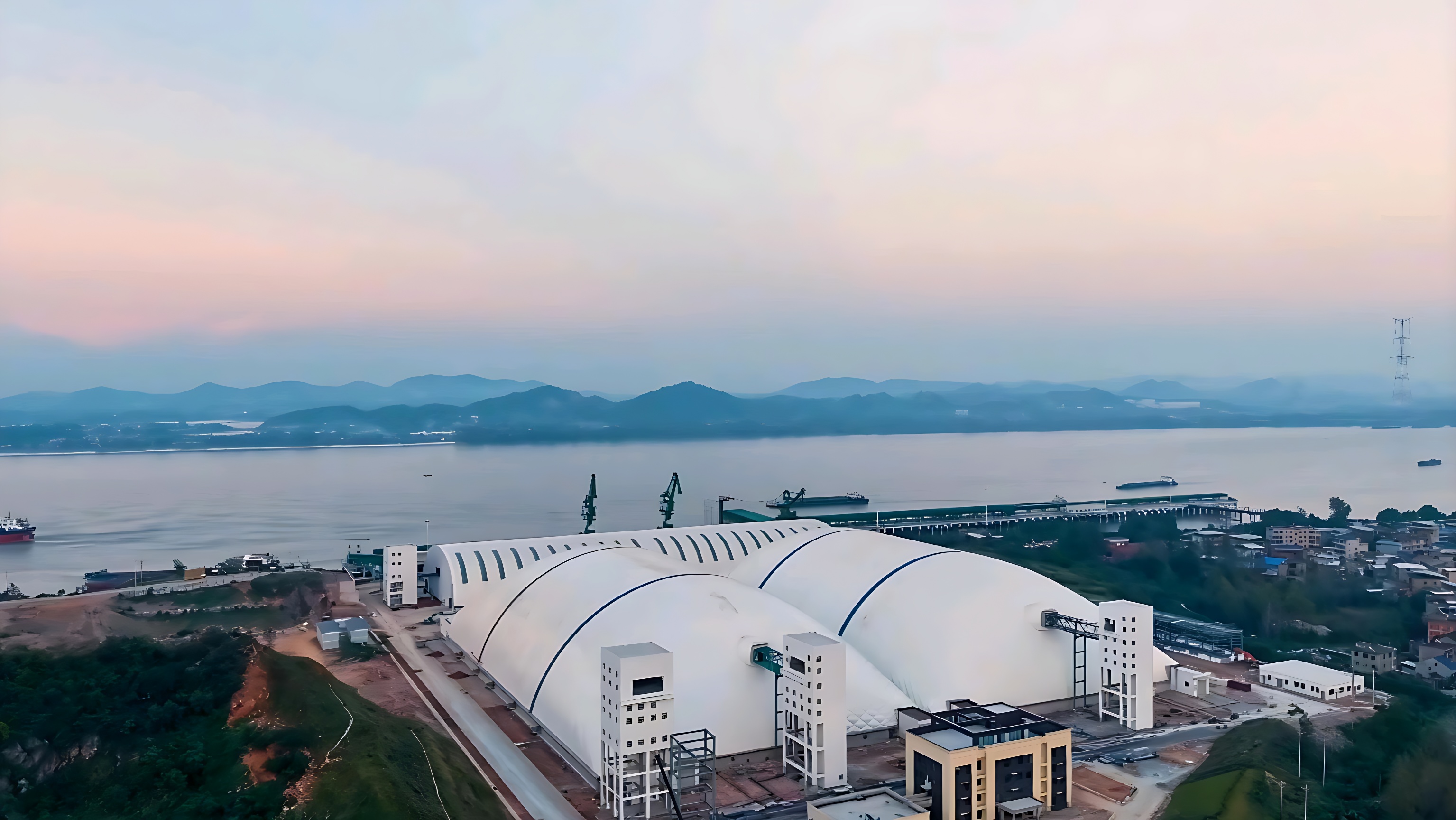 Ultra-Large Fully-Enclosed Air-Supported Structure for Storage System