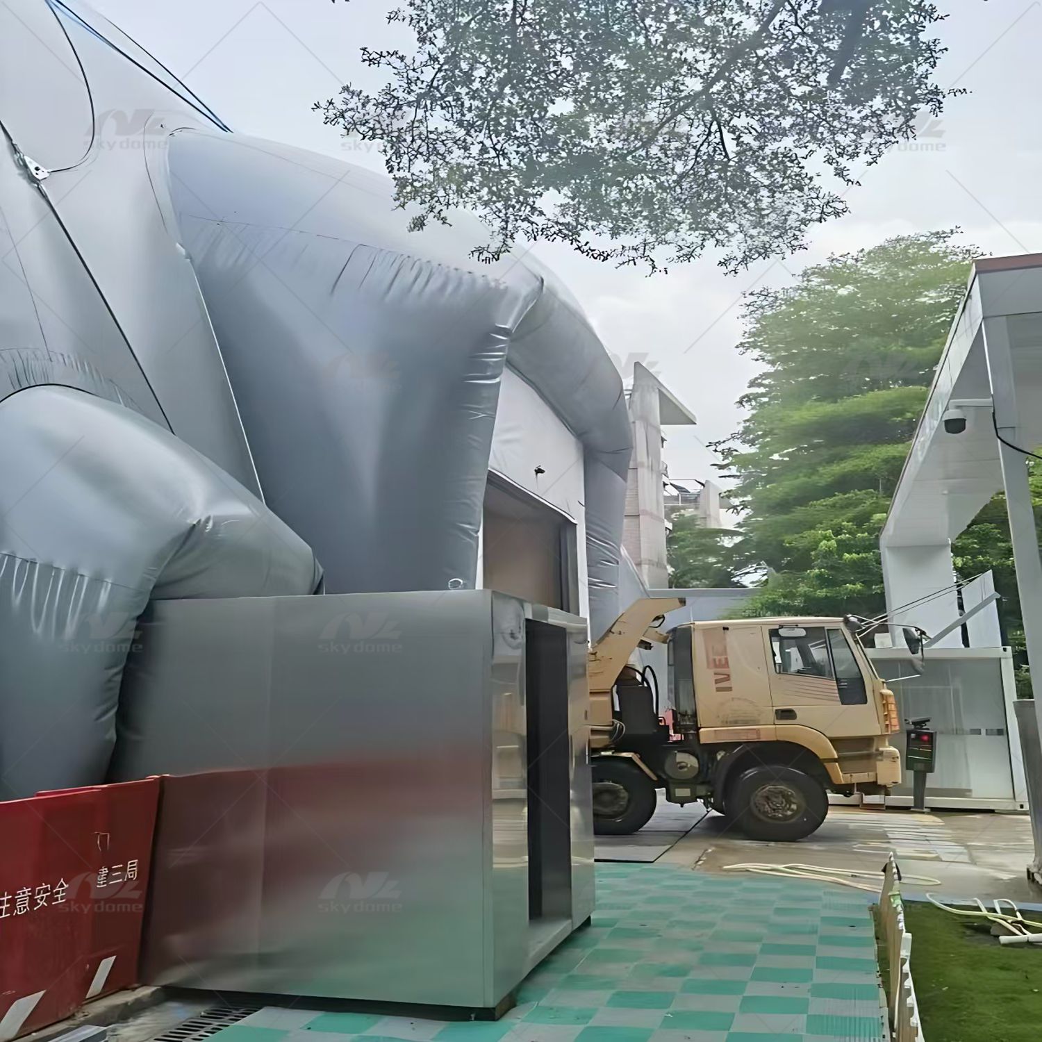 Personalized Top-floor Pneumatic Textile Dome for Rooftop Pub